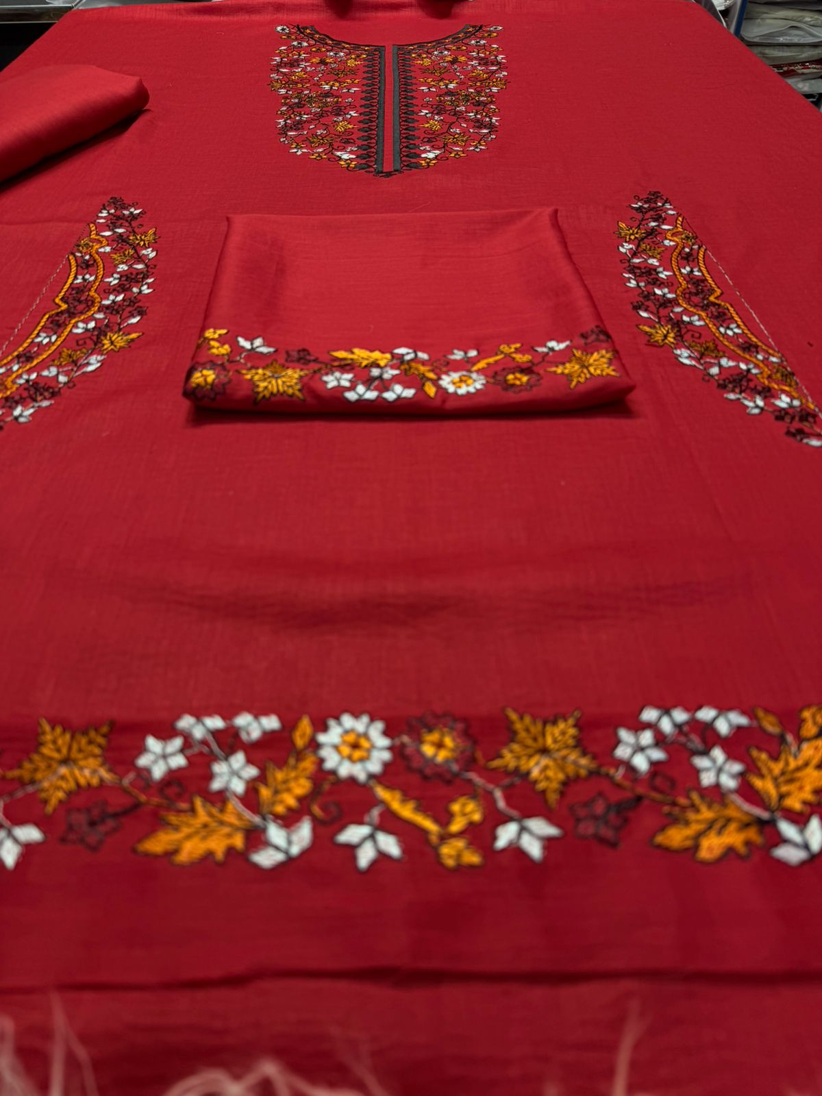LAAM 💯 ORIGINAL LAWN 2PC EMBROIDERED