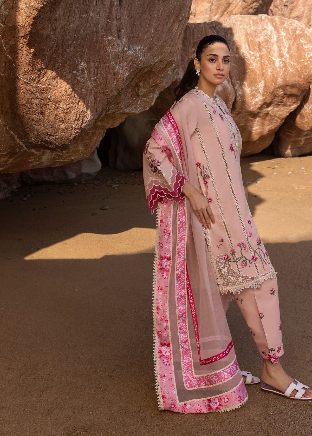 CRIMSON WINTER UNSTITCHED DHANAK EMBROIDERED 3PC WITH COTRI PRINTED SHAWL