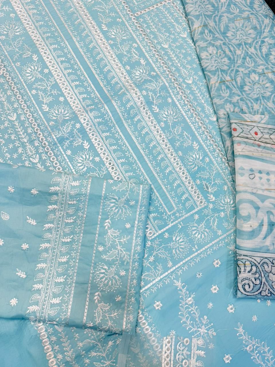 SOBIA NAZIR LAWN 3PCS EMBROIDERED UNSTITCHED COLLECTION