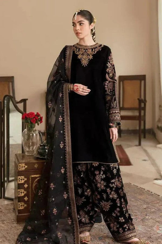 BAROQUE Most demanding article arrived in velvet fabric